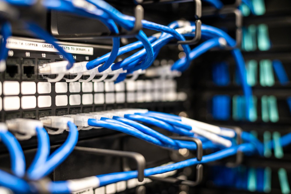 Systemy sieciowe – czym są i jakie mają zastosowanie w firmach?